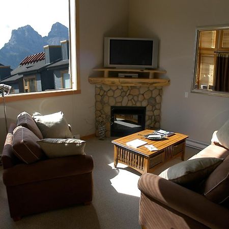 Apartment 407, Contemporary Decor Canmore Luaran gambar
