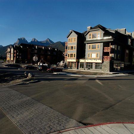 Apartment 407, Contemporary Decor Canmore Luaran gambar