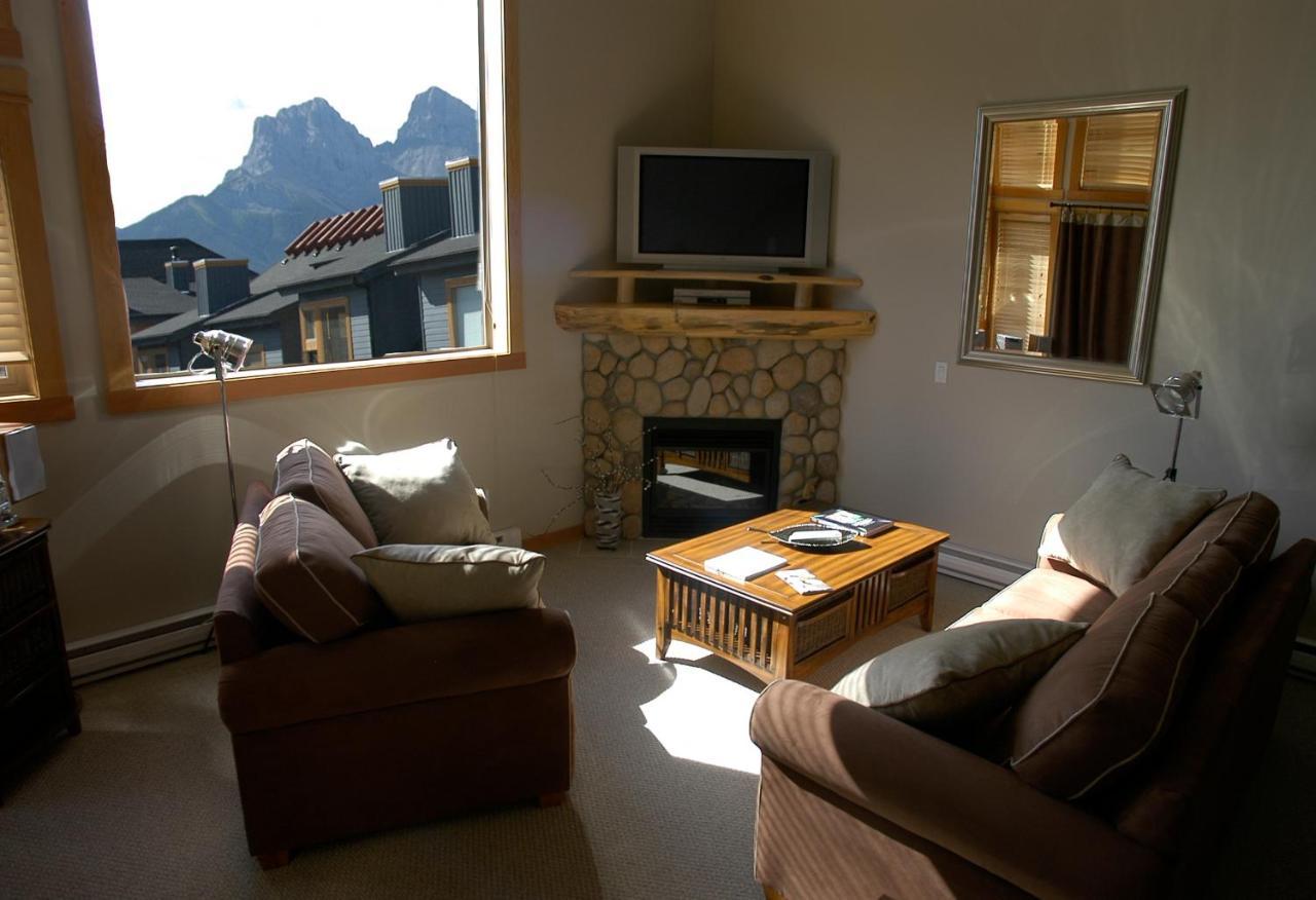Apartment 407, Contemporary Decor Canmore Luaran gambar