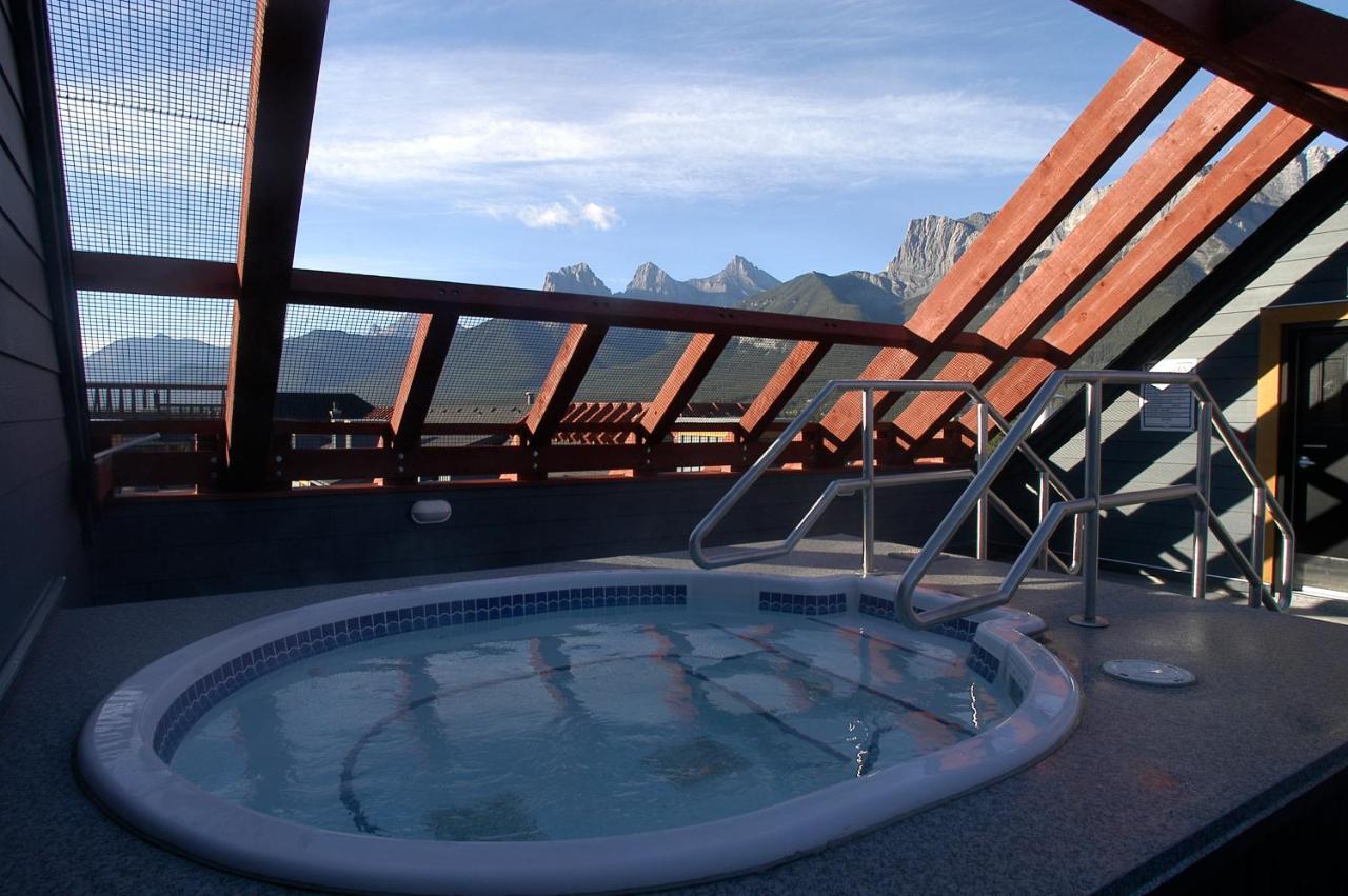 Apartment 407, Contemporary Decor Canmore Luaran gambar