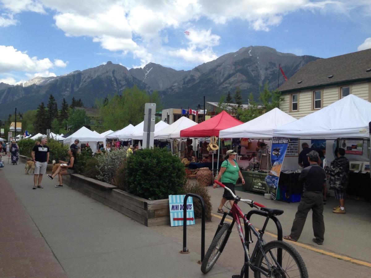 Apartment 407, Contemporary Decor Canmore Luaran gambar