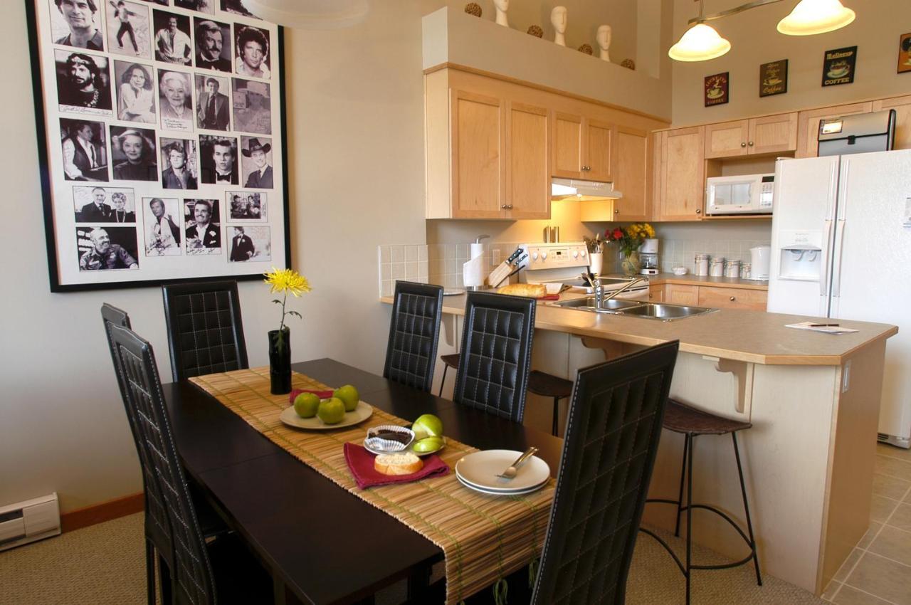 Apartment 407, Contemporary Decor Canmore Luaran gambar