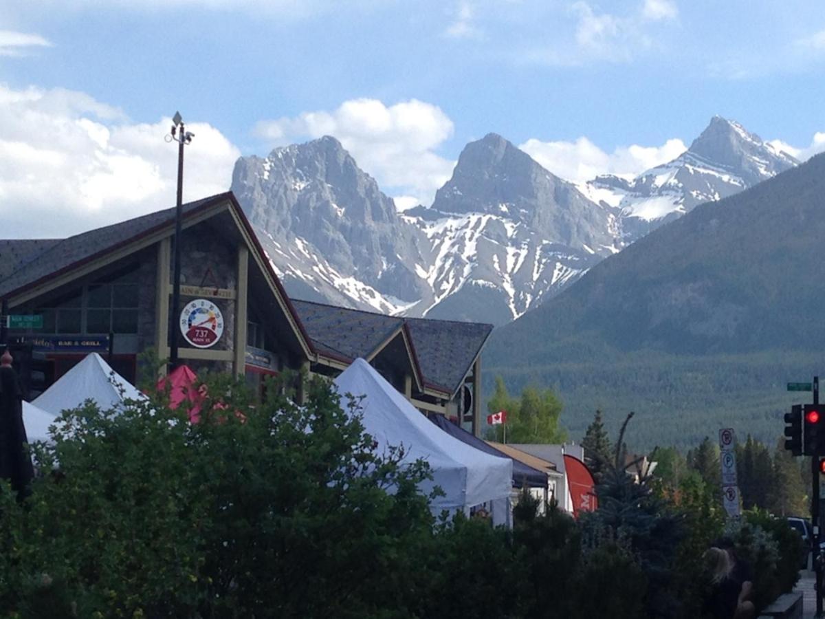 Apartment 407, Contemporary Decor Canmore Luaran gambar