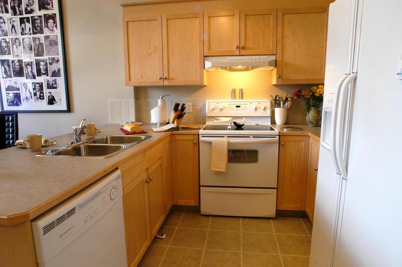 Apartment 407, Contemporary Decor Canmore Luaran gambar