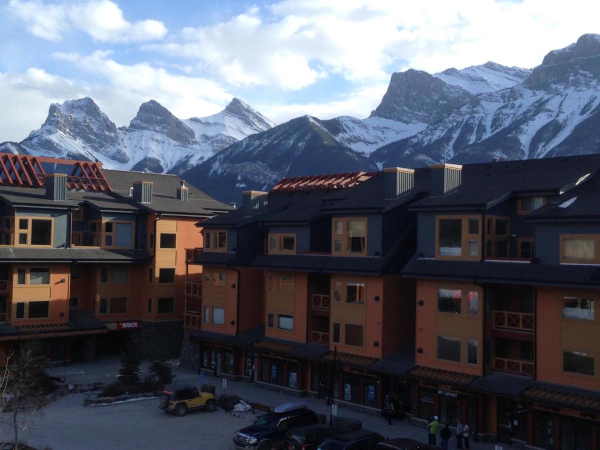 Apartment 407, Contemporary Decor Canmore Luaran gambar
