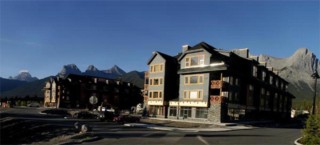 Apartment 407, Contemporary Decor Canmore Luaran gambar