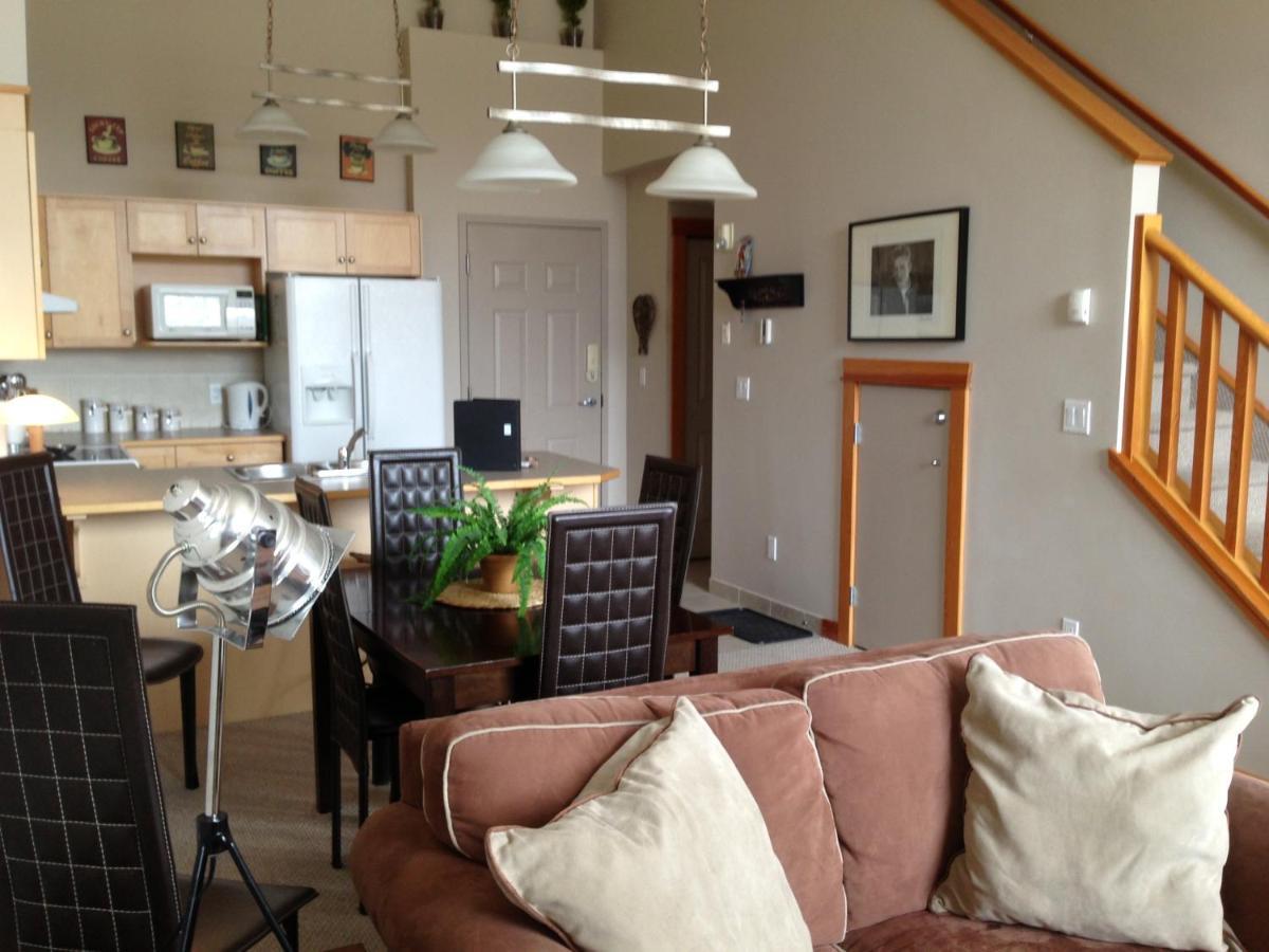 Apartment 407, Contemporary Decor Canmore Luaran gambar
