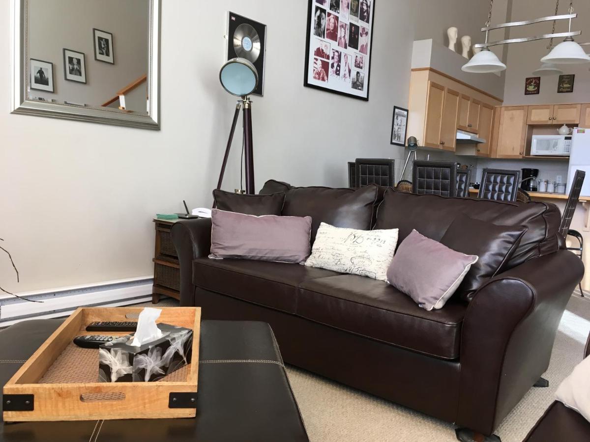 Apartment 407, Contemporary Decor Canmore Luaran gambar