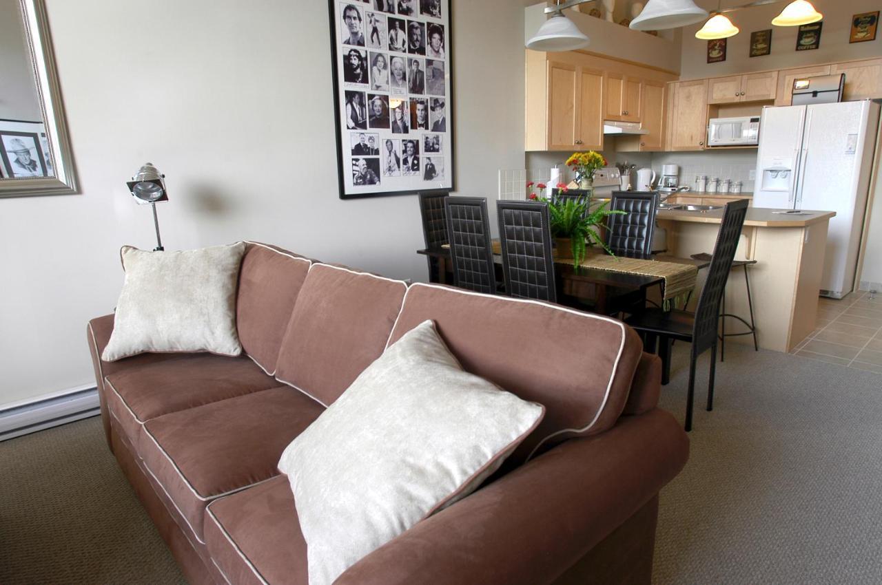 Apartment 407, Contemporary Decor Canmore Luaran gambar